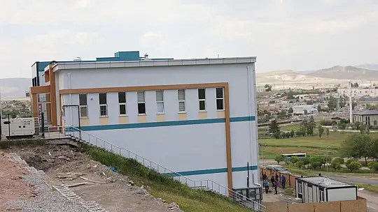 Çolakbayrakdar: ''sosyal belediyecilikte en iyi örnek''