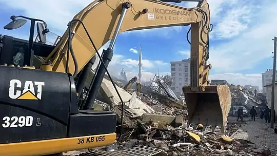 Kocasinan Belediyesi deprem bölgesinde yaraları sarıyor