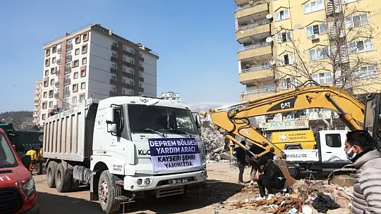 Kocasinan Belediyesi deprem bölgesinde yaraları sarıyor