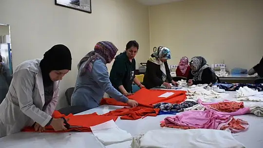 Kocasinan Belediyesi deprem bölgesinde yaraları sarıyor