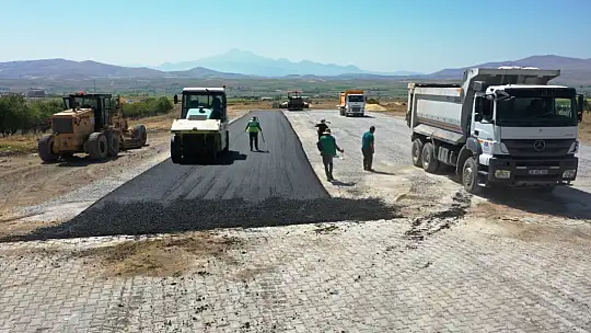 Çolakbayrakdar Yemliha Mahallesine hizmet vermeye devam ediyor