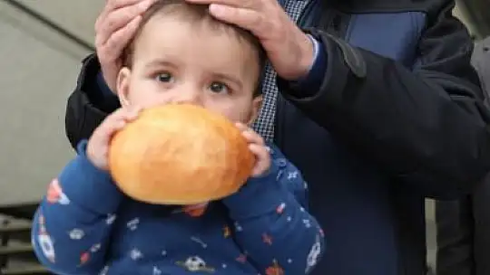 Kocasinan'ın mobil fırını günlük 16 bin ekmek dağıtıyor