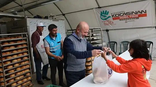 Kocasinan'ın mobil fırını günlük 16 bin ekmek dağıtıyor