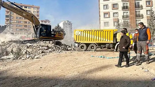 Çolakbayrakdar, deprem bölgesindeki çalışmaları kontrol etti