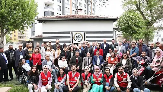 Çolakbayrakdar, 'Engelsiz yaşam için engellilerin her zaman yanlarındayız'