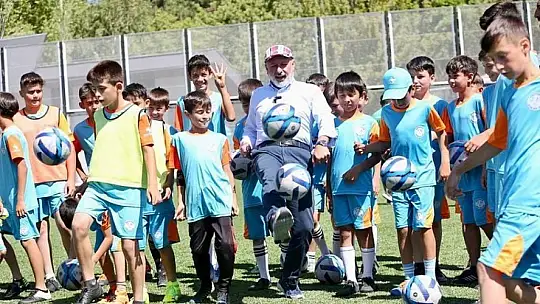 Çolakbayrakdar'dan gençlere müjde!