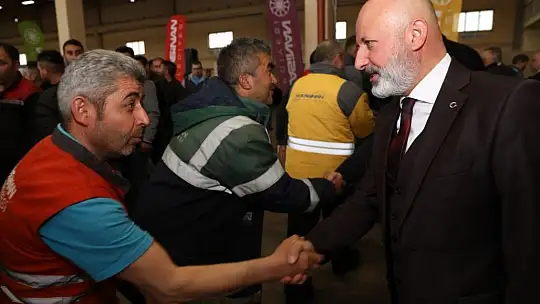 Çolakbayrakdar, belediye personeliyle bayramlaştı