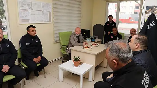 Çolakbayrakdar, belediye personeliyle bayramlaştı