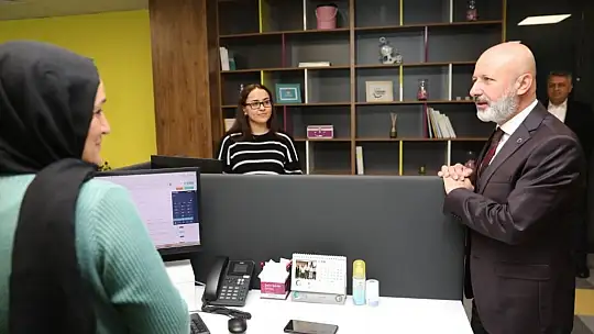 Çolakbayrakdar, belediye personeliyle bayramlaştı