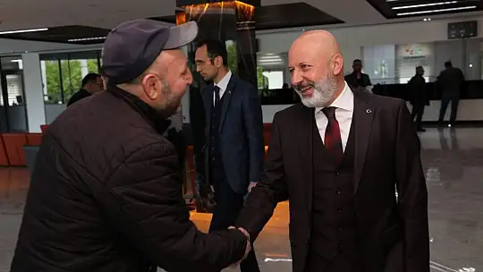 Çolakbayrakdar, belediye personeliyle bayramlaştı