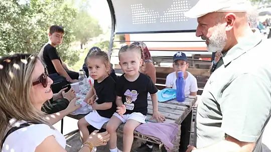 Çolakbayrakdar Pilav Şenliği'nde vatandaşla bir araya geldi