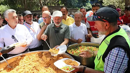 Çolakbayrakdar Pilav Şenliği'nde vatandaşla bir araya geldi