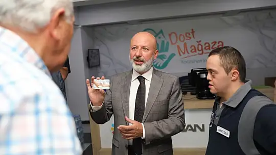 Çolakbayrakdar açılışa gün sayan 'Dost Marketi' ziyaret etti