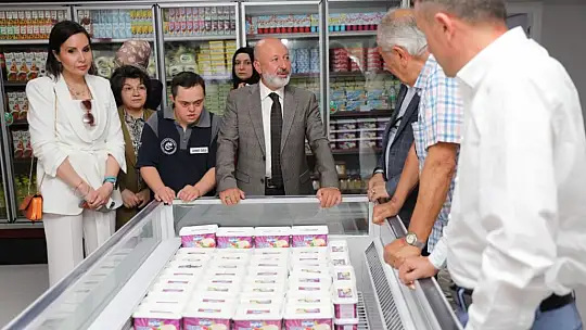 Çolakbayrakdar açılışa gün sayan 'Dost Marketi' ziyaret etti