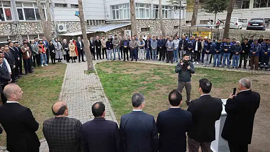 Yahyalı Belediye Başkanı Esat Öztürk ilk mesai gününde personellerle bayramlaştı