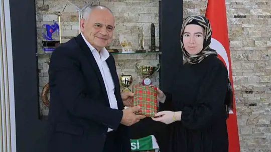 Başkan Öztürk, kadın personelin gününü kutladı