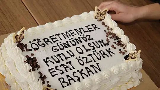 Öztürk'ten öğretmenlere pastalı kutlama
