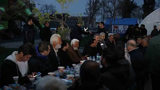 Palancıoğlu, Adıyaman'da depremzedelerle iftar sofrasında buluştu