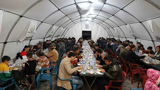 Palancıoğlu, Adıyaman'da depremzedelerle iftar sofrasında buluştu