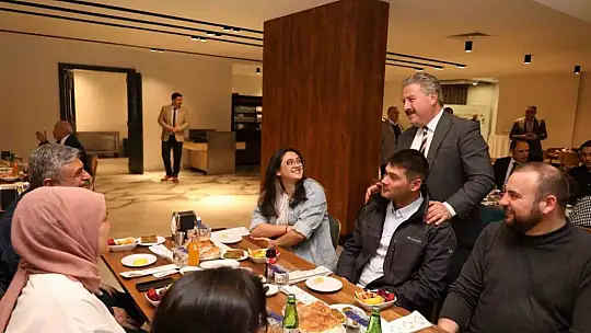 Palancıoğlu, belediye meclis üyeleriyle iftarda bir araya geldi