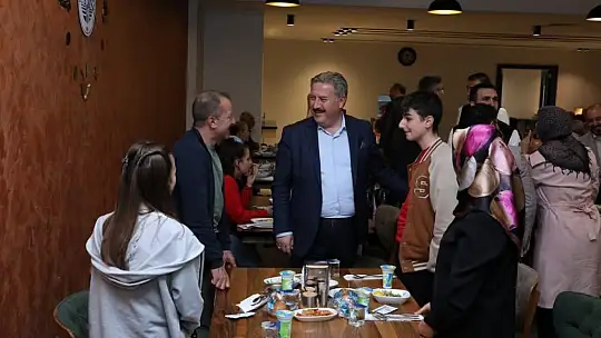 Palancıoğlu, emekli personel ve ailesi ile bir araya geldi