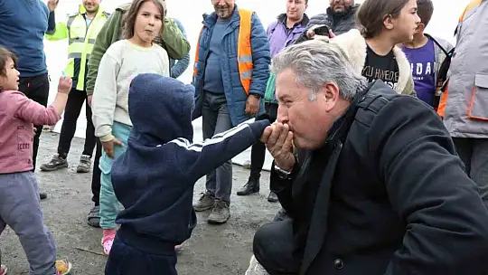 Başkan Palancıoğlu Kahramanmaraş Çadırkent'te depremzedeleri ziyaret etti