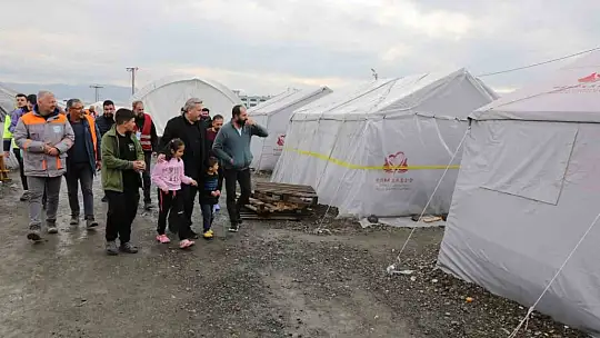 Başkan Palancıoğlu Kahramanmaraş Çadırkent'te depremzedeleri ziyaret etti