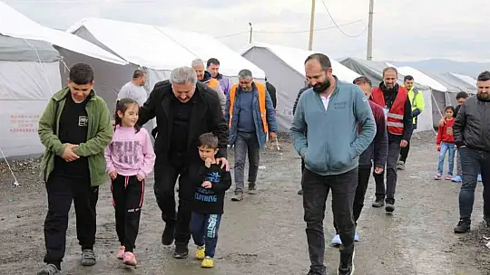 Başkan Palancıoğlu Kahramanmaraş Çadırkent'te depremzedeleri ziyaret etti