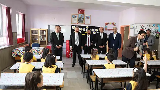 Palancıoğlu, öğrencilerin karne sevincine ortak oldu