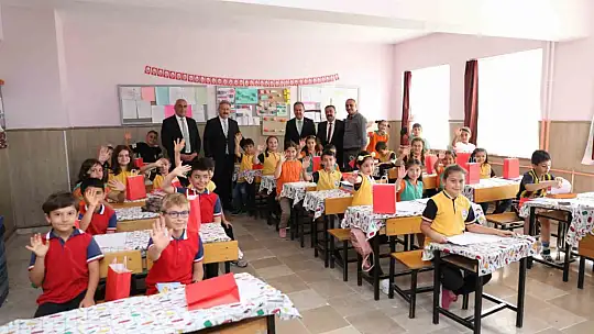 Palancıoğlu, öğrencilerin karne sevincine ortak oldu