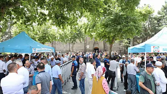 Melikgazi Belediyesi ikramıyla ağızları tatlandırdı!