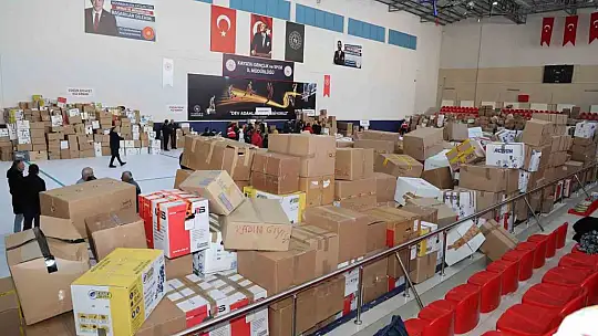 Avrupa'dan deprem bölgesine 5 Tır yardım malzemesi gönderildi