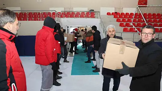 Avrupa'dan deprem bölgesine 5 Tır yardım malzemesi gönderildi