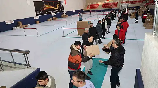 Avrupa'dan deprem bölgesine 5 Tır yardım malzemesi gönderildi