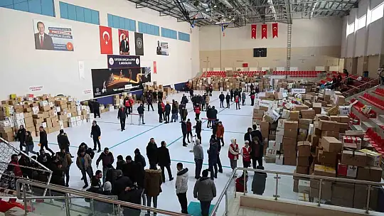 Avrupa'dan deprem bölgesine 5 Tır yardım malzemesi gönderildi