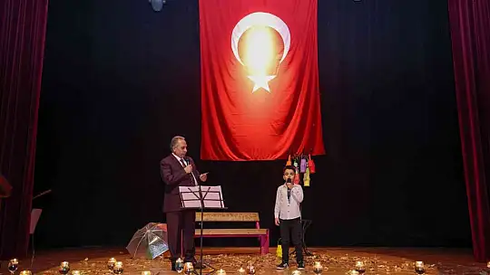 Yalçın'ın minik öğrenci ile şiir düeti