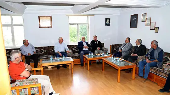 Başkan Yalçın her akşam depremzedeleri ziyaret ediyor