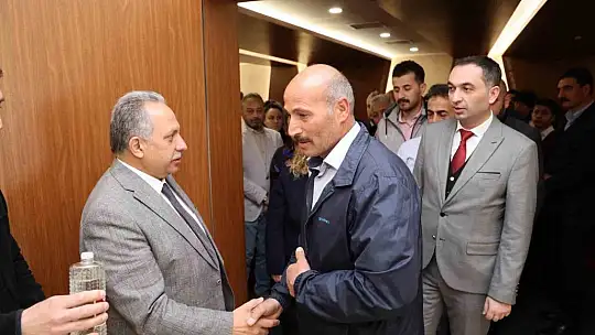 Talas Belediye Başkanı Mustafa Yalçın, belediye personelleriyle bayramlaştı