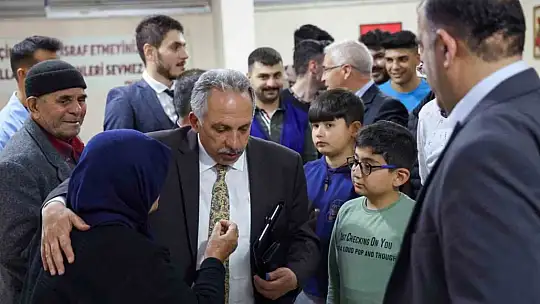 Depremzedeleri yalnız bırakmıyorlar