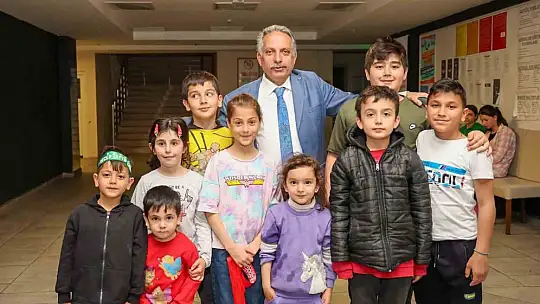 Depremzedeleri yalnız bırakmıyorlar