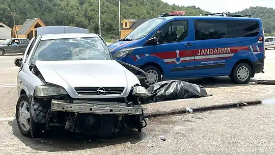 Bayram ziyareti dönüşü feci kaza: 1 ölü, 4 yaralı