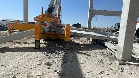 Beton kirişin altında kalan işçi hayatını kaybetti