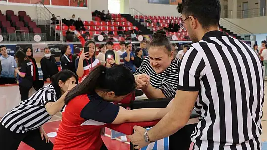 Bilek güreşi müsabakaları başladı