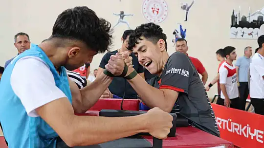 Bilek güreşi müsabakaları başladı