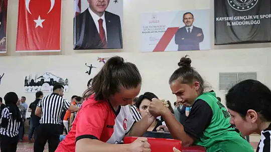 Bilek güreşi müsabakaları başladı