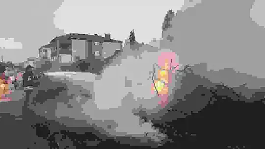 Boş arsada çıkan yangın korkuttu