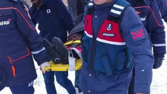 Bunalıma girdi, kayalıklardan atladı