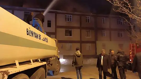 4 katlı binada yangın çıktı