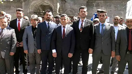 Büyük Birlik Partisi seçim çalışmalarına türbe ziyareti ile başladı