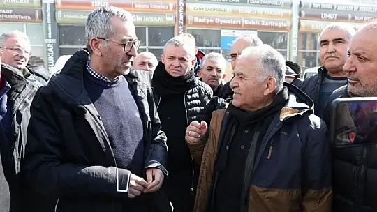 Deprem bölgesinde temizlik çalışmaları devam ediyor